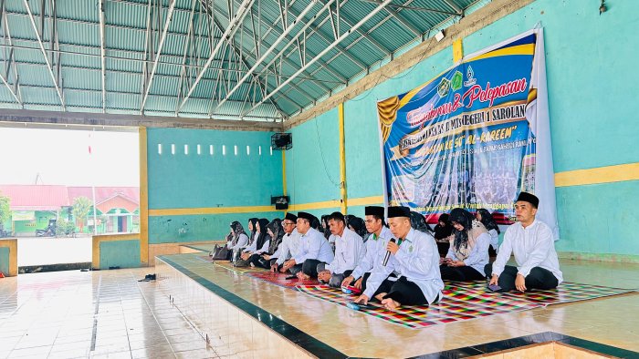 Guru dan Siswa MTsN 1 Sarolangun Gelar Doa Bersama untuk Jamaah Haji Yang Akan Melaksanakan Wukuf