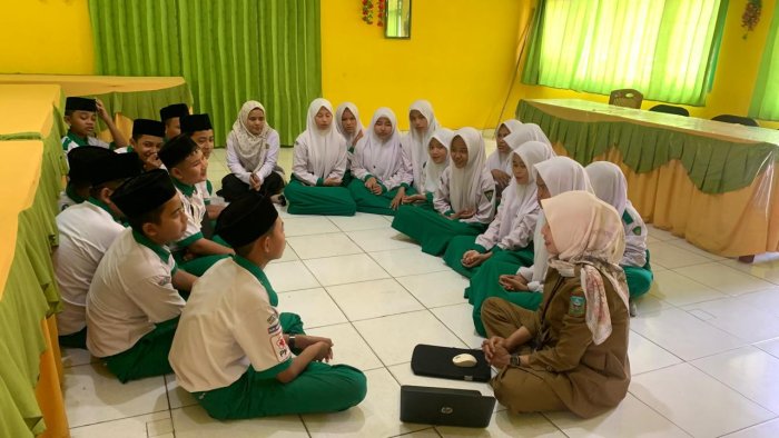 BKKBN Sosialisasikan Bahaya Seks Bebas dan Narkoba di MTsN 1 Sarolangun