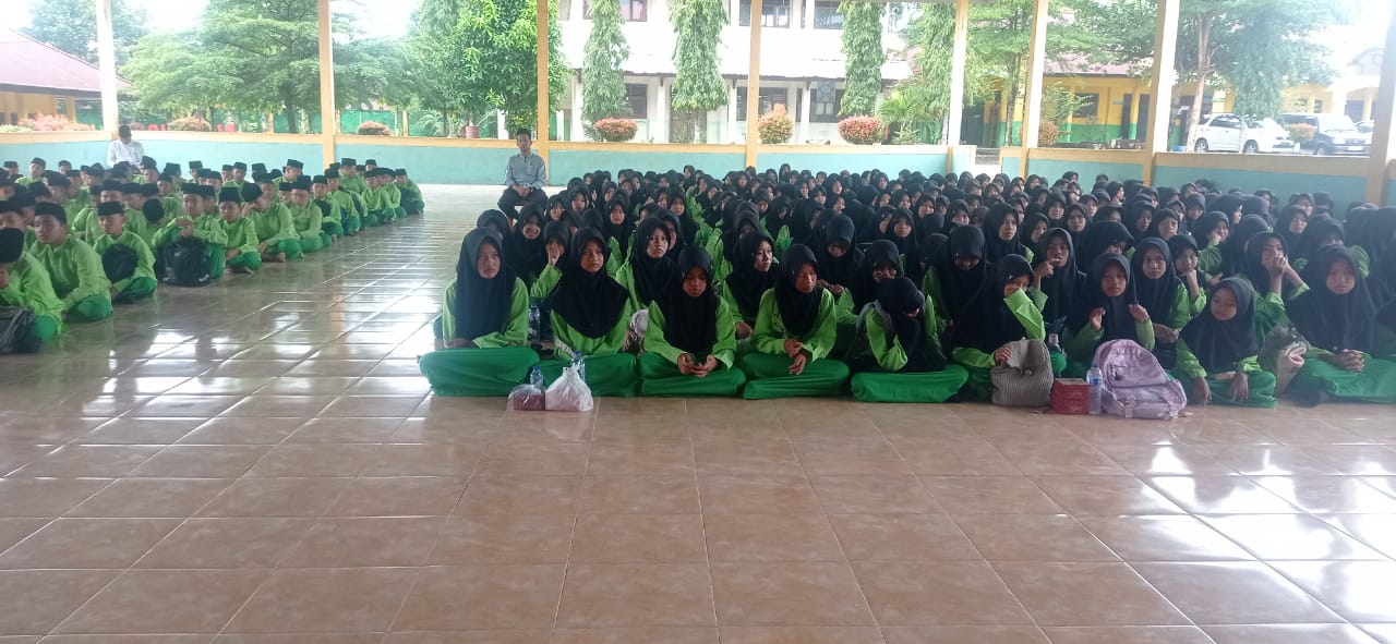 MTs Negeri 1 Sarolangun Rutin Membaca Surah Yasin Dan Do'a Bersama Setiap Hari Jumâ€™at