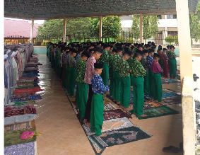 MTsN 1 Sarolangun Gelar Shalat Dzuhur Berjamaah Penuh Khidmat MTsN 1 Sarolangun Gelar Shalat Dzuhur Berjamaah Penuh Khidmat