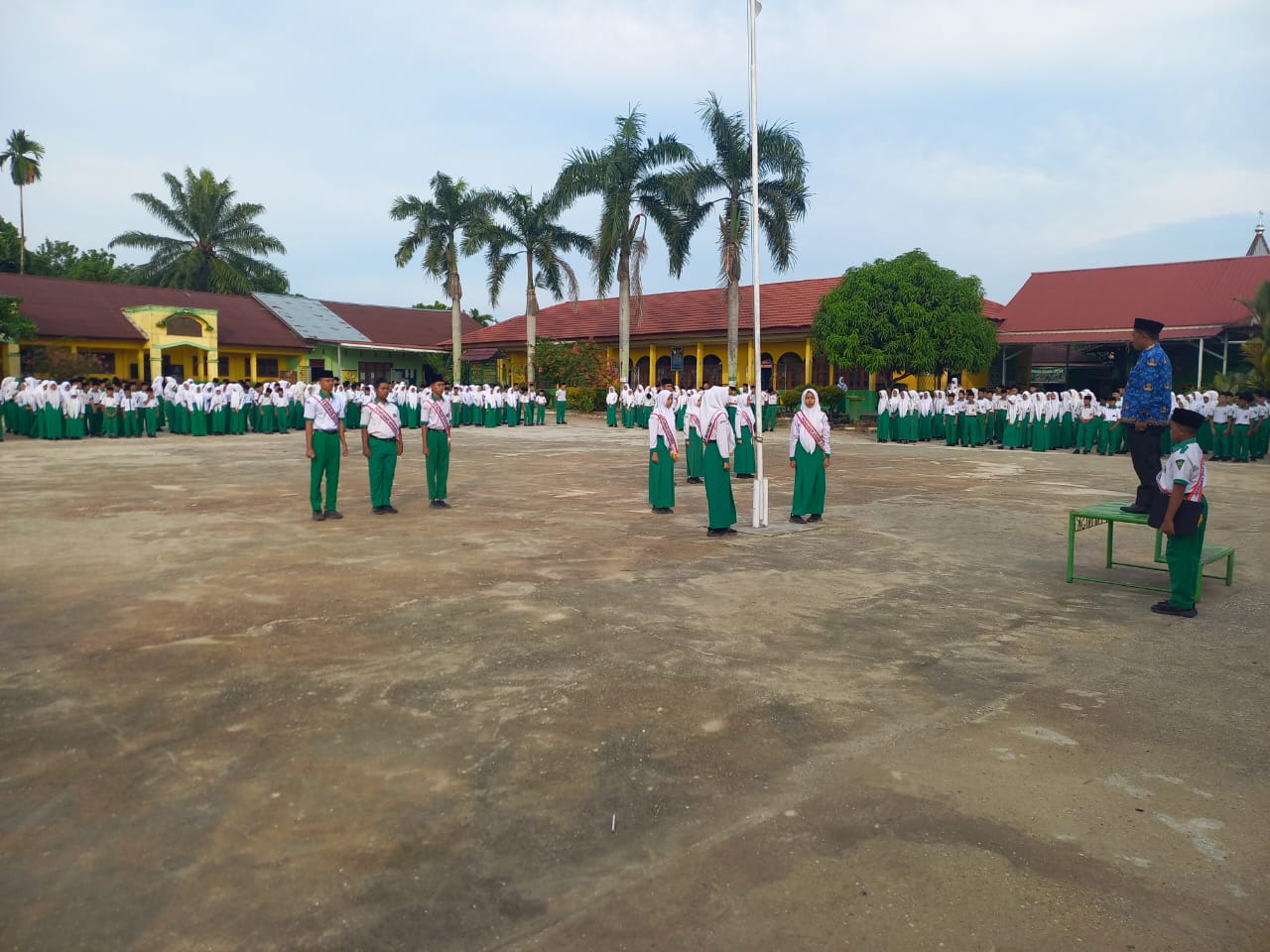 MTsN 1 Sarolangun Gelar Upacara Memperingati Hari Sumpah Pemuda ke-96 Tahun 2024