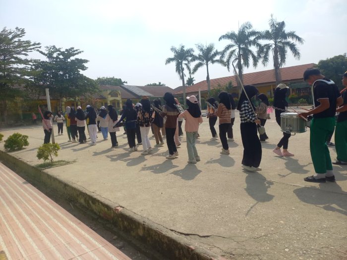 Tim Drumband MTsN 1 Sarolangun Intensifkan Latihan Jelang Lomba Tim Drumband MTsN 1 Sarolangun Intensifkan Latihan Jelang Lomba