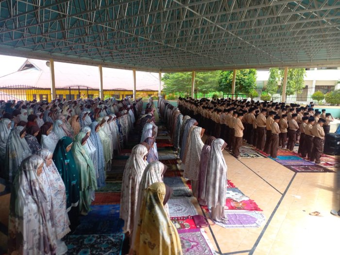 Konsisten Selama Satu Tahun, MTsN 1 Sarolangun Terus Evaluasi dan Sempurnakan Program Sholat Dzuhur Berjamaah Konsisten Selama Satu Tahun, MTsN 1 Sarolangun Terus Evaluasi dan Sempurnakan Program Sholat Dzuhur Berjamaah