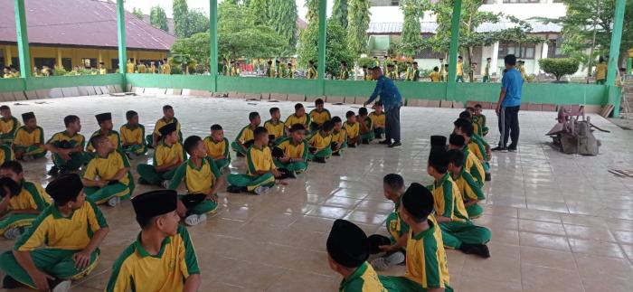 Bentuk Karakter Disiplin Siswa Melalui Tampilan Rambut
