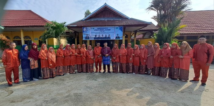 Ikut Sukseskan HUT Provinsi Jambi, MTsN 1 Sarolangun Tunjukkan Dedikasi Tinggi