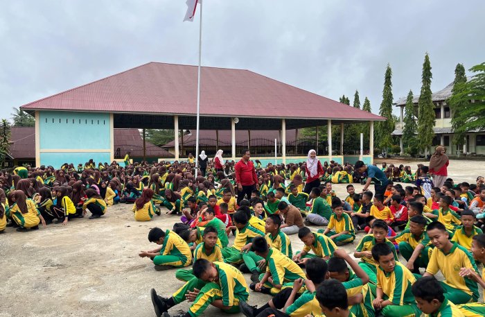 Kegiatan Rutin, Penertiban Rambut dan Kuku di MTsN 1 Sarolangun Bangun Disiplin Siswa
