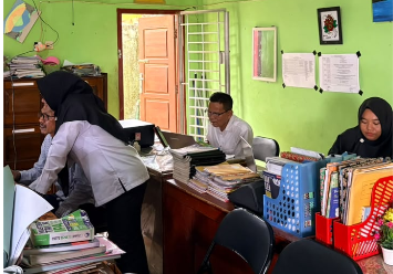 Guru MTsN 1 Sarolangun Konsisten Tingkatkan Layanan PJJ