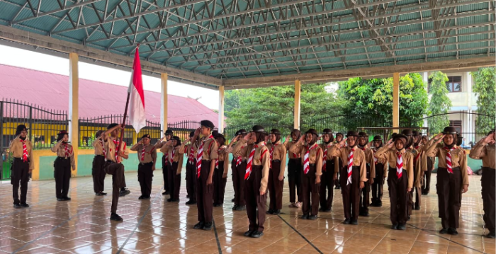 Melalui Prosesi Siraman Air Bunga, Murid MTsN 1 Sarolangun Resmi Mengemban Tingkat Penggalang Ramu Melalui Prosesi Siraman Air Bunga, Murid MTsN 1 Sarolangun Resmi Mengemban Tingkat Penggalang Ramu
