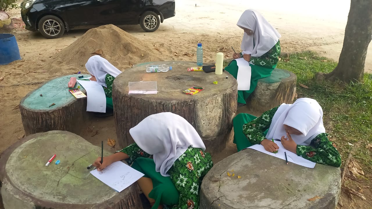 Wadahi Kreativitas di Hari Anak Nasional, MTsN 1 Sarolangun Lomba Menggambar Tema  â€œAnak Indonesiaâ€  