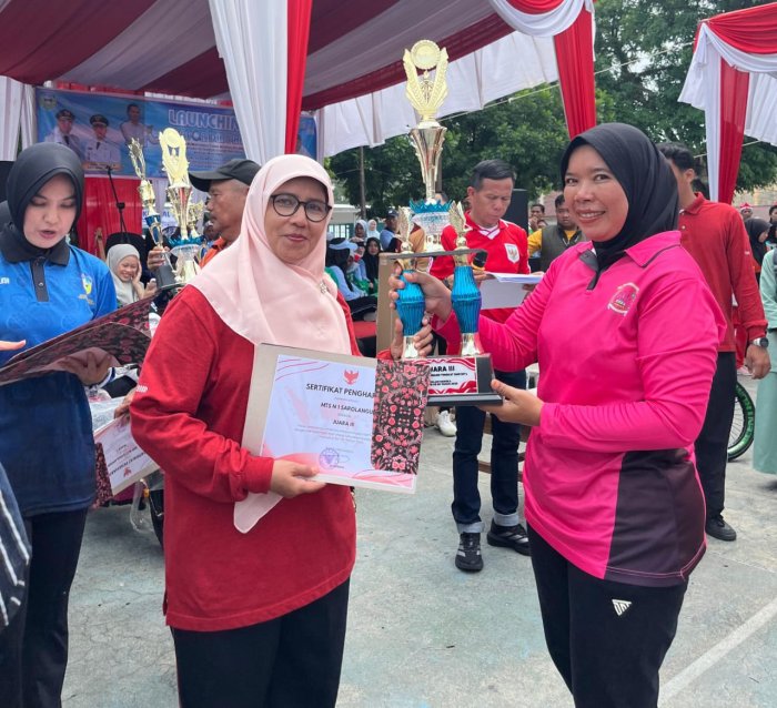 MTsN 1 Sarolangun Kembali Borong Juara Gerak Jalan Indah, Karnaval dan Drumband  HUT RI Ke-80
