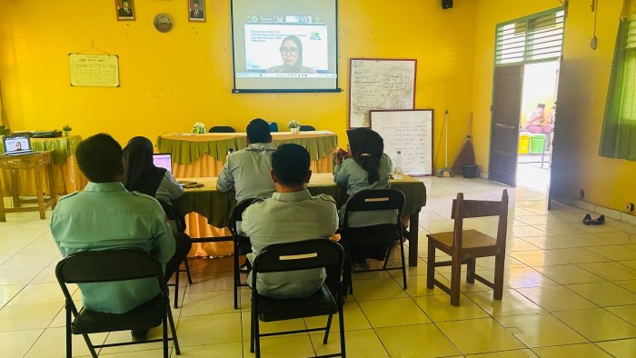Songsong Akreditasi Tahun Ini, Tim Akreditasi MTsN 1 Sarolangun Ikuti Sosialisasi Virtual BAN-PDM Songsong Akreditasi Tahun Ini, Tim Akreditasi MTsN 1 Sarolangun Ikuti Sosialisasi Virtual BAN-PDM