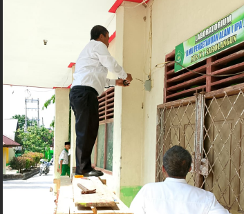 Penuhi Kebutuhan Belajar Digital, MTsN 1 Sarolangun Berkomitmen Total Penuhi Aliran Listrik ke Seluruh Kelas dan Ruangan Penuhi Kebutuhan Belajar Digital, MTsN 1 Sarolangun Berkomitmen Total Penuhi Aliran Listrik ke Seluruh Kelas dan Ruangan