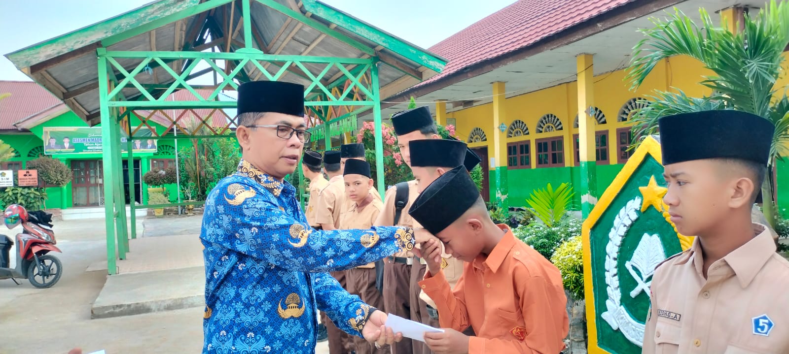 MTsN 1 Sarolangun Mengadakan Kegiatan Santunan Anak Yatim
