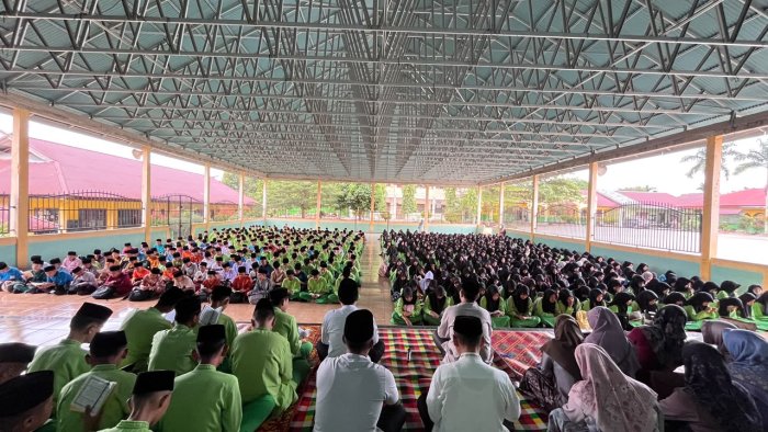MTsN 1 Sarolangun Rutin Gelar Yasinan dan Tahlil Jumat Pagi MTsN 1 Sarolangun Rutin Gelar Yasinan dan Tahlil Jumat Pagi
