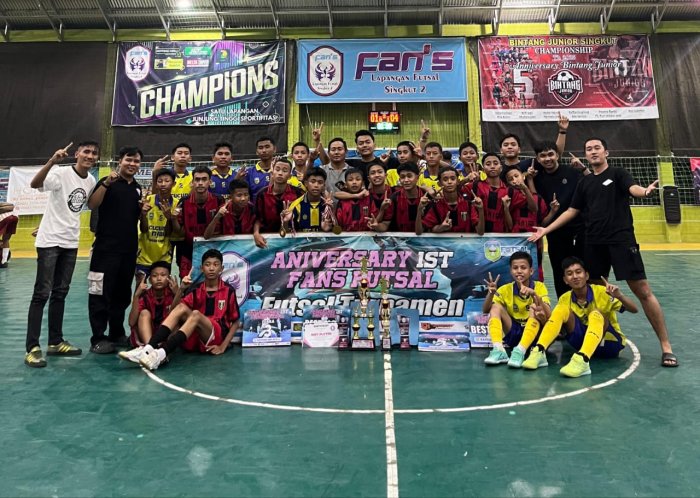 Tim Futsal MTsN 1 Sarolangun Kembali Raih Gelar Juara 1 dan Juara 3 Pada Aniversary IST Fans Futsal 2025