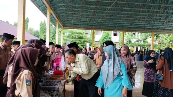 Siswa MTsN 1 Sarolangun Mengimplementasikan Pelajaran IPS Dengan Kegiatan Market Day