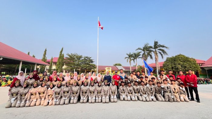 Membara di Bawah Terik Kemarau: Laskar MTsN 1 Sarolangun Siap Sabet Gelar Juara Gerak Jalan Kabupaten Membara di Bawah Terik Kemarau: Laskar MTsN 1 Sarolangun Siap Sabet Gelar Juara Gerak Jalan Kabupaten