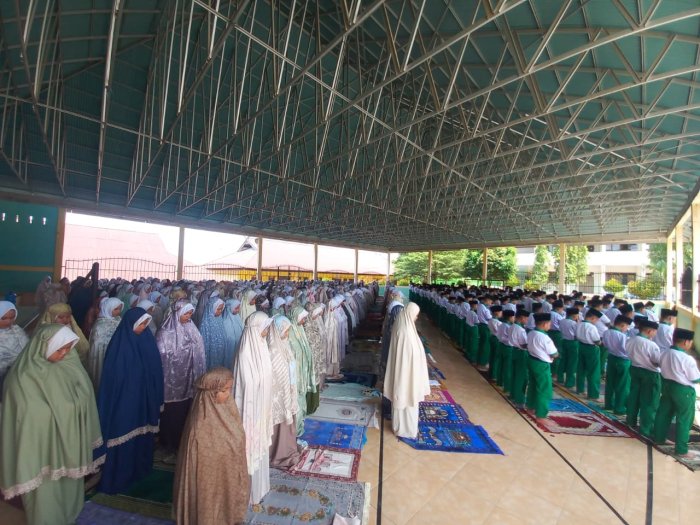 MTsN 1 Sarolangun Jaga Spiritual Siswa Lewat Pembiasaan Shalat Dzuhur Berjamaah